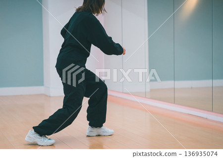 舞 舞蹈 跳舞 136935074