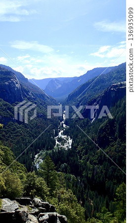View from Tunnel View in Yosemite National Park, California, USA 136935099