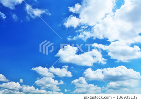 夏天藍天和雲彩 136935132