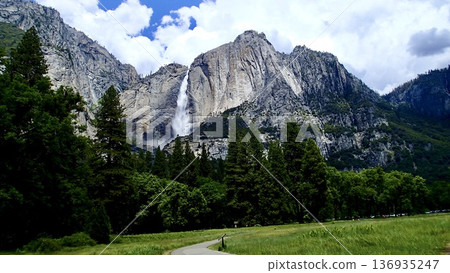 Upper Yosemite Falls in Yosemite National Park, USA 136935247