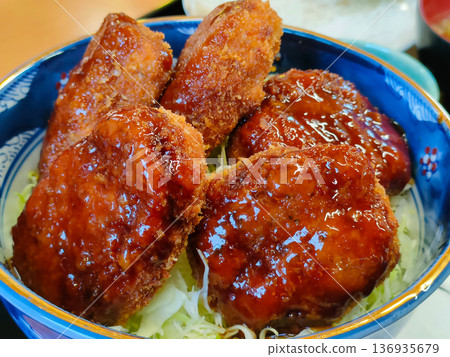 Sauce pork cutlet bowl 136935679