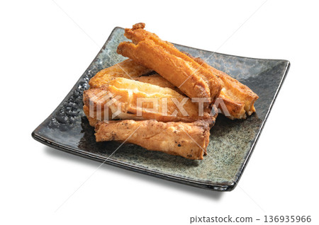 Handmade fried rice cakes, a Japanese sweet 136935966