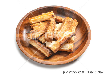 Handmade fried rice cakes, a Japanese sweet 136935967