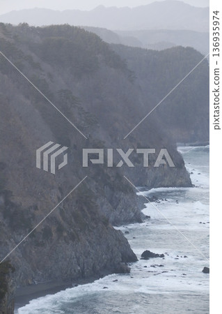 烏諾蘇懸崖,美麗的峽灣海岸線 烏諾蘇懸崖,美麗的峽灣海岸線 136935974