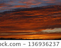 天空染成了日落 136936237