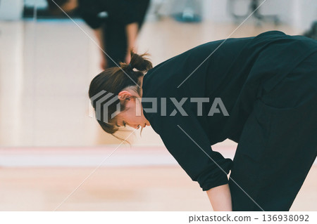 舞者膝蓋疼痛 136938092