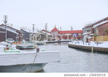 Fishing boats and snowy scenery in Uchikawa district, Toyama prefecture 136938319