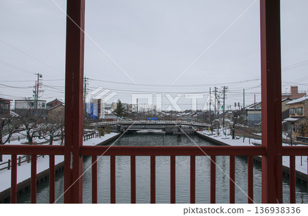 富山縣內川郡的漁船與雪景 富山縣內川郡的漁船與雪景 136938336