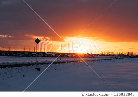Evening view of the countryside, transformed into a beautiful snowy field Evening view of the countryside, transformed into a beautiful snowy field 136938943