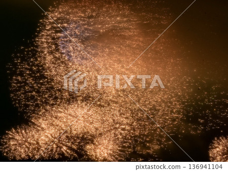 夜空中舞動的煙火，高潮 136941104