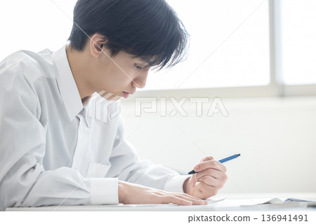 男孩、高中生、國中生、學習 136941491