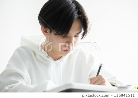 男孩、高中生、國中生、學習 136941511
