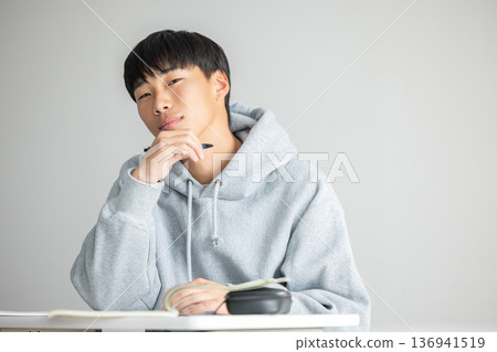男孩、高中生、國中生、學習 136941519