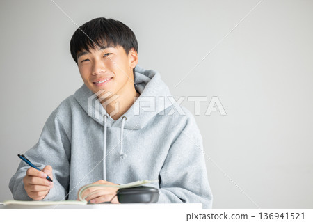 男孩、高中生、國中生、學習 136941521