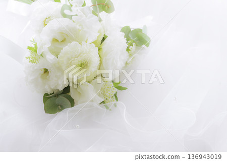 White flower bouquet White flower bouquet 136943019