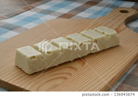 Crispy White Dozen 136943674