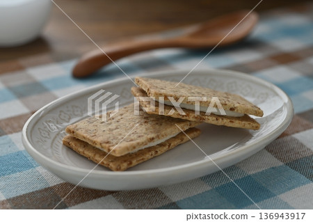 奶油糙米麩酸奶 136943917