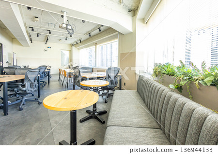 時尚的辦公空間 136944133