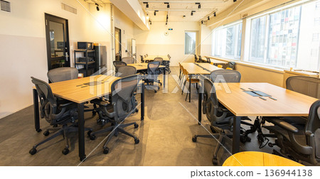 時尚的辦公空間 136944138