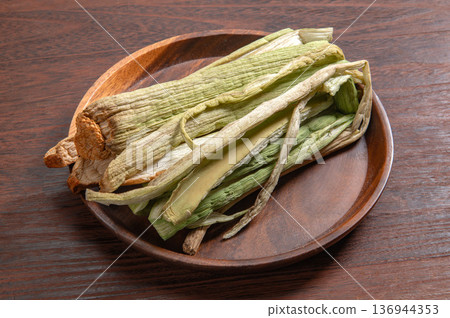 Dried Japanese food, lotus root mozuiki 136944353