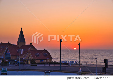<Shimane Prefecture> Kirara Taki Roadside Station, Sunset over the Sea of Japan, February 136944662