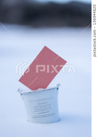 雪景配紅卡 雪景配紅卡 136944820