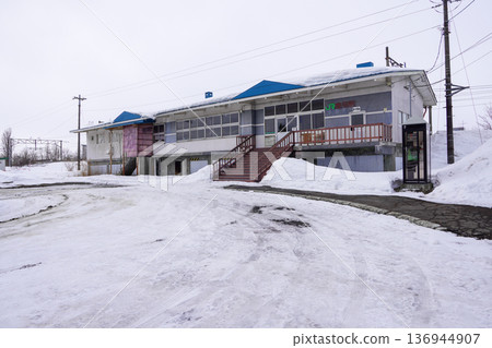 Toyonuma Station (Hakodate Main Line/JR Hokkaido) Toyonuma Station (Hakodate Main Line/JR Hokkaido) 136944907