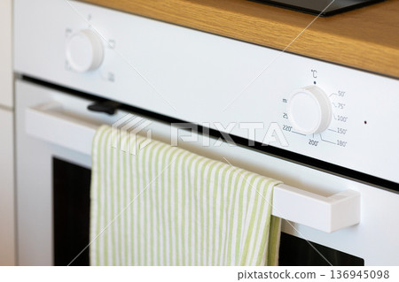 Modern kitchen oven with temperature control Modern kitchen oven with temperature control 136945098
