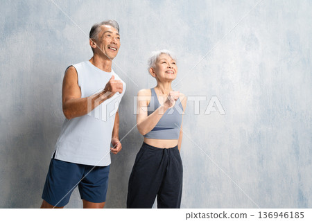 Senior men and women in training wear Sports image Senior men and women in training wear Sports image 136946185