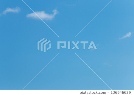  藍天和雲彩 136946629