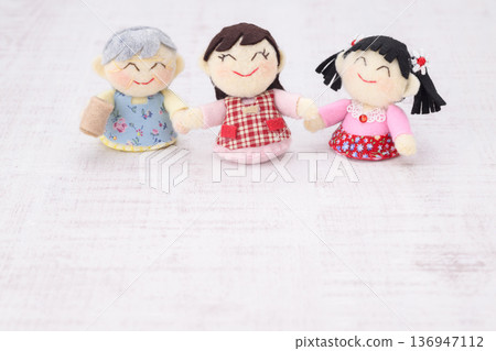 Three-generation female family dolls Three-generation female family dolls 136947112