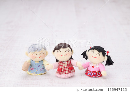 Three-generation female family dolls Three-generation female family dolls 136947113