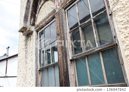 A window A window 136947842