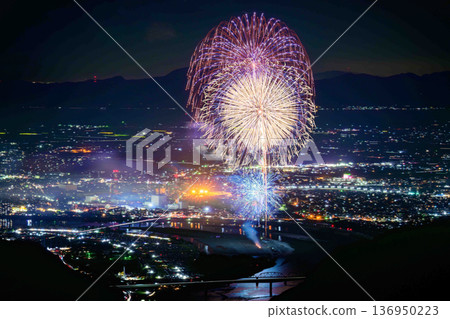 一朵光之花，夜晚下的大海。比星辰更閃耀的瞬間。八代國立煙火大賽（坂本八龍天文台） 136950223