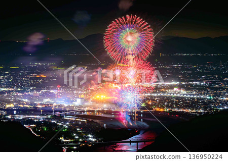A flower of light, the sea at night. A moment that shines brighter than the stars. Yatsushiro National Fireworks Competition (Sakamoto Yatsuryu Astronomical Observatory) A flower of light, the sea at night. A moment that shines brighter than the stars. Yatsushiro National Fireworks Competition (Sakamoto Yatsuryu Astronomical Observatory) 136950224