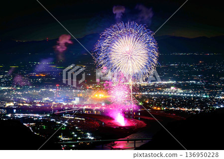 A flower of light, the sea at night. A moment that shines brighter than the stars. Yatsushiro National Fireworks Competition (Sakamoto Yatsuryu Astronomical Observatory) A flower of light, the sea at night. A moment that shines brighter than the stars. Yatsushiro National Fireworks Competition (Sakamoto Yatsuryu Astronomical Observatory) 136950228