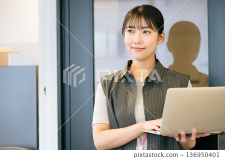 Engineer female 136950401