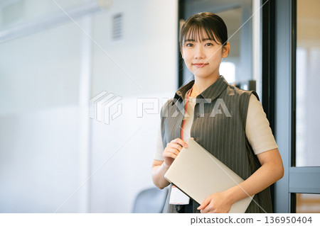 工程師女 136950404