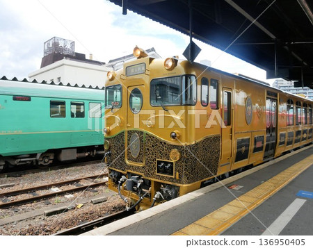 JRKYUSHU SWEET TRAIN "A Certain Train" and the Limited Express "Yufuin no Mori" (Hita Station) 136950405