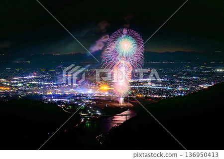 從天文台俯瞰,最接近星空的「光之花」:八代國立煙火大賽(坂本矢龍天文台) 從天文台俯瞰,最接近星空的「光之花」:八代國立煙火大賽(坂本矢龍天文台) 136950413