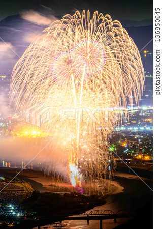 A flower of light, a night view of the sea. There is a story that can only be told from a bird's-eye view. Yatsushiro National Fireworks Competition (Sakamoto Yatsuryu Astronomical Observatory) A flower of light, a night view of the sea. There is a story that can only be told from a bird's-eye view. Yatsushiro National Fireworks Competition (Sakamoto Yatsuryu Astronomical Observatory) 136950645