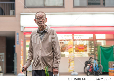Senior man returning from shopping in the evening, lost Senior man returning from shopping in the evening, lost 136950702