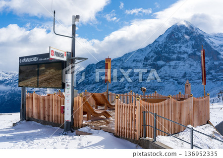 曼利興皇家步道的木製觀景台，可欣賞艾格峰的壯麗景色。瑞士伯爾尼州文根 136952335