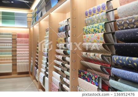 wrapping paper 136952476