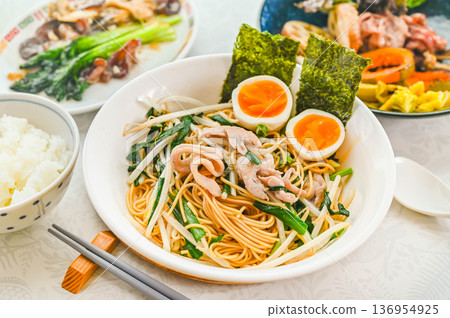 Bean sprouts and chive oil soba 136954925