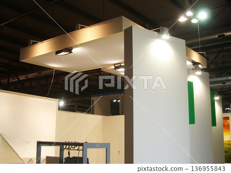 Trade fair venue, international exhibition hall, venue, booth construction work Trade fair venue, international exhibition hall, venue, booth construction work 136955843