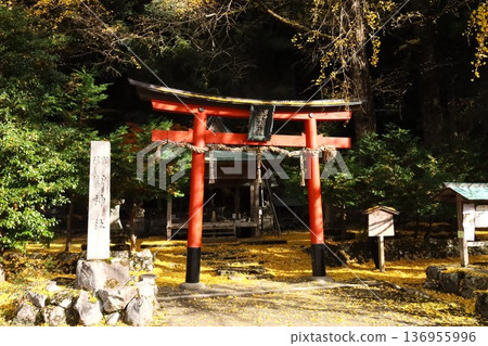岩下落葉神社 136955996