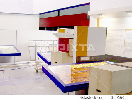 Trade fair venue, international exhibition hall, venue, booth construction work Trade fair venue, international exhibition hall, venue, booth construction work 136956023