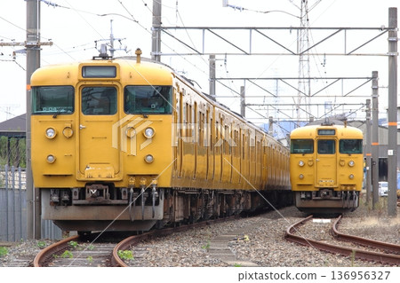 Okayama area: Sanyo Main Line 115 series train (isolated for scrapping) 136956327