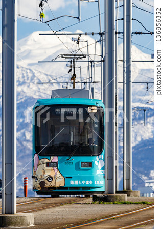 纜車和雪山 136956352